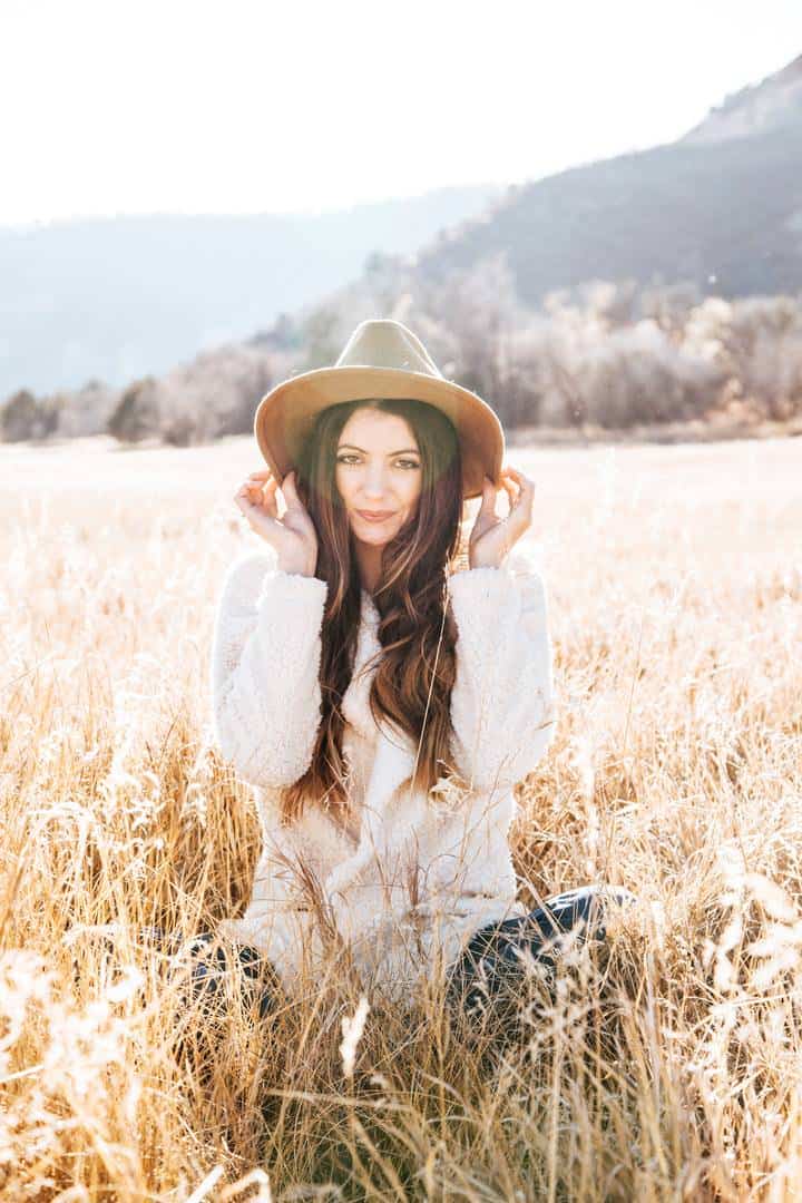 barley-field-beautiful-brunette-countryside-cowboy-hat-cute-1492743-pxhere.com_-2